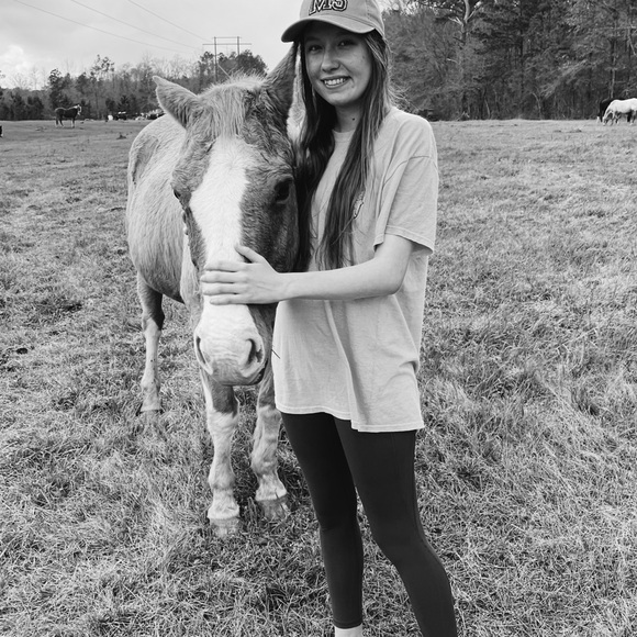 Meet your Posher, Chloe - Picture 3 of 15